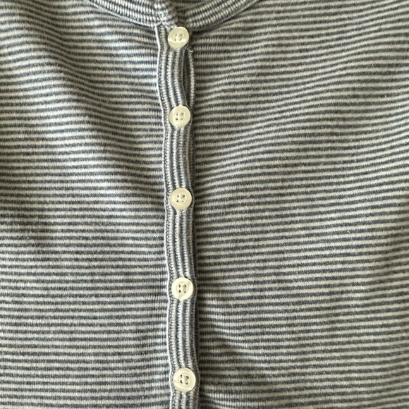 brandy melville button up top - Picture 3 of 4